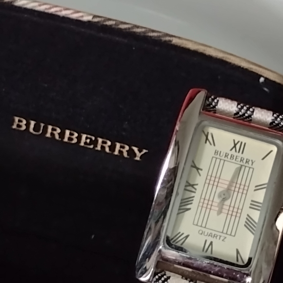Burberry Plaid Vintage Like New Watch - Picture 7 of 16